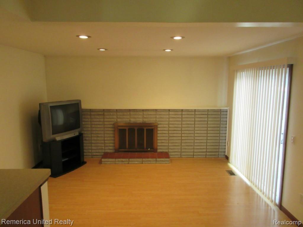 27822 Ryan Road Warren, MI 48092 - Photo 9 of 22