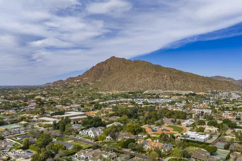 $4,695,000 | 4121 North 64th Place, Scottsdale, AZ 85251