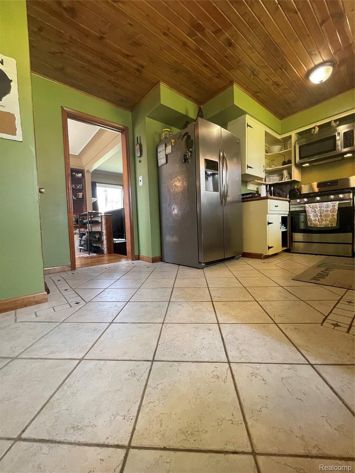 16805 Inkster Road Taylor, MI 48180 - Photo 17 of 37 2AECE136-B943-4AD3-AD5B-9A99685E575F.jpeg