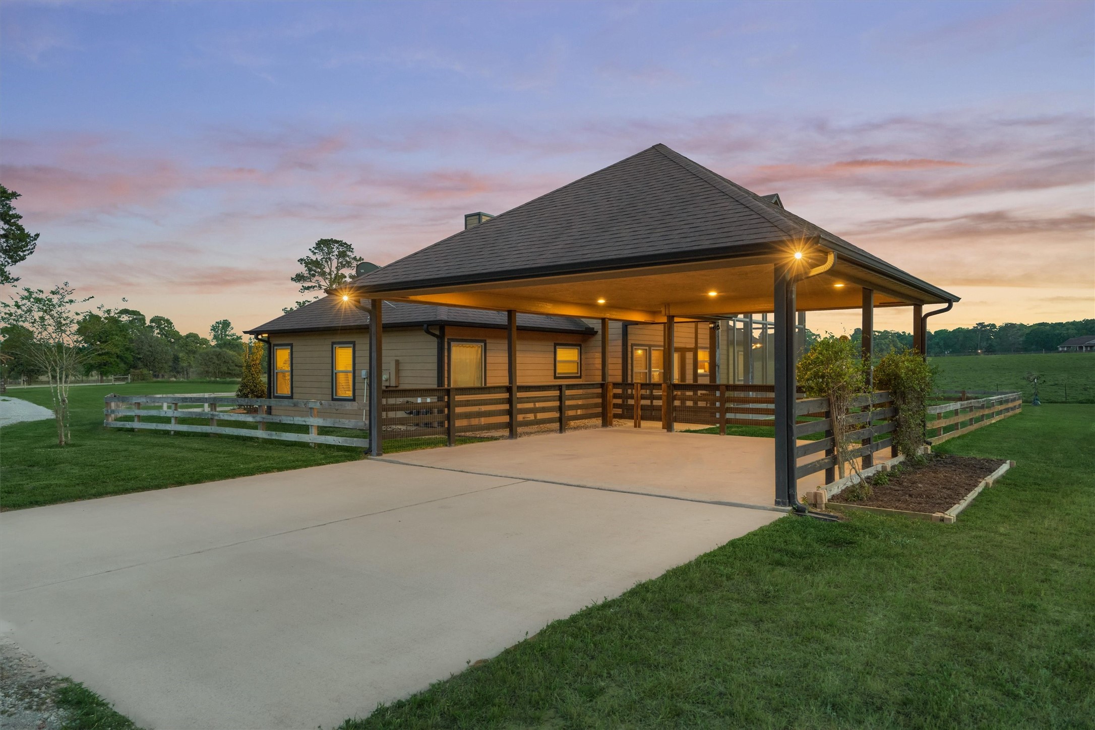 13125 Browder Traylor Road Willis, TX 77378 - Photo 40 of 50 a view of an house with backyard and backyard