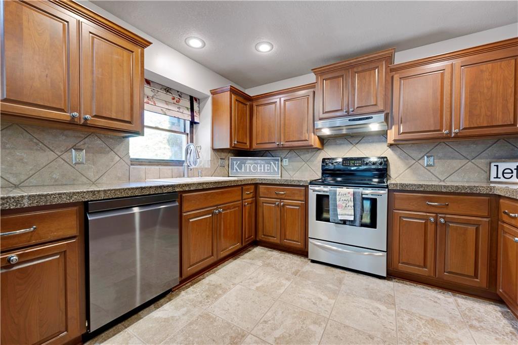 17713 157th Terrace Basehor, KS 66007 - Photo 12 of 50
