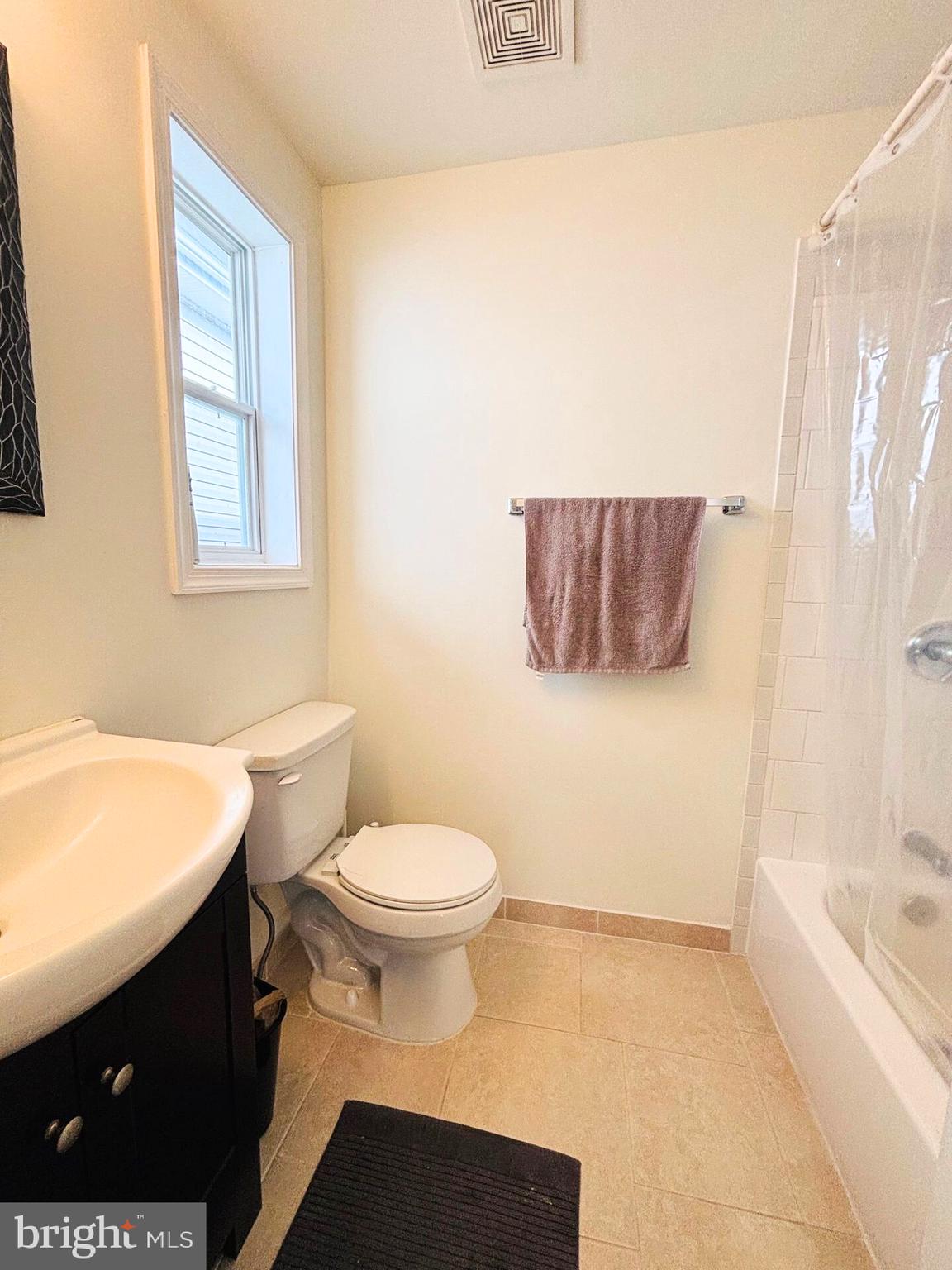 273 4th Avenue, Unit 101 Quantico, VA 22134 - Photo 29 of 36 a bathroom with a sink a toilet and bathtub