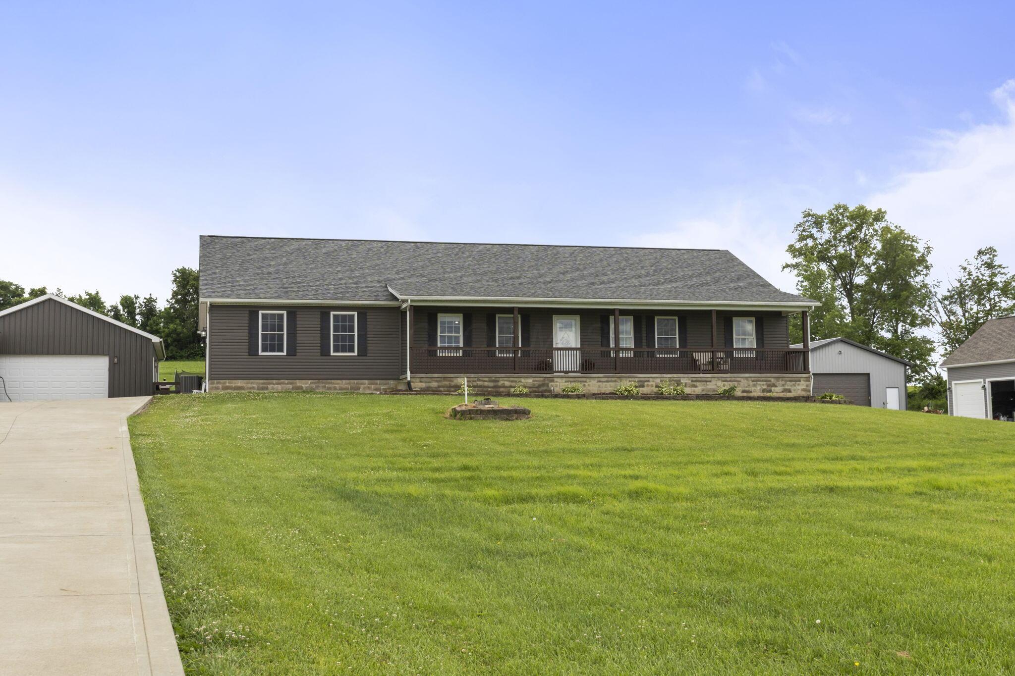 325 Carroll Eastern Road Northeast Lancaster, OH 43130 - Photo 1 of 80