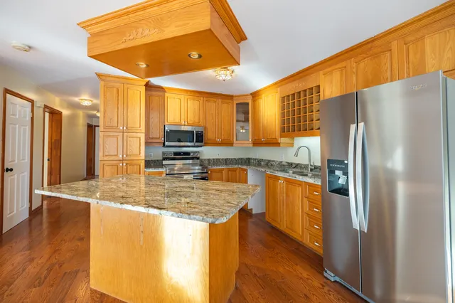 $479,900 | 701 Highway 202, Monmouth, ME 04265