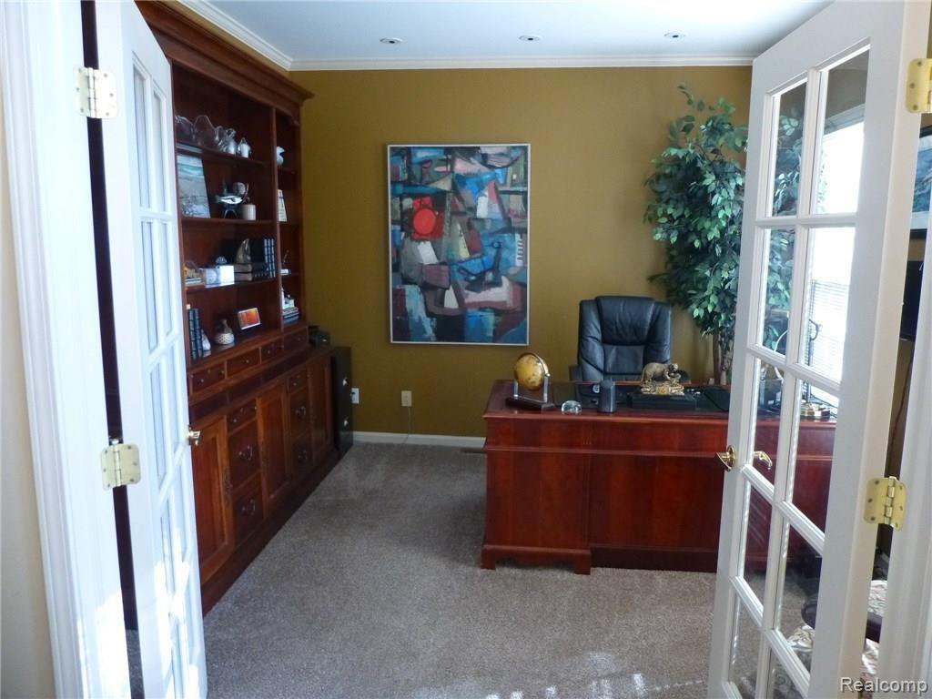 1879 Beaver Creek Drive Rochester, MI 48307 - Photo 2 of 24