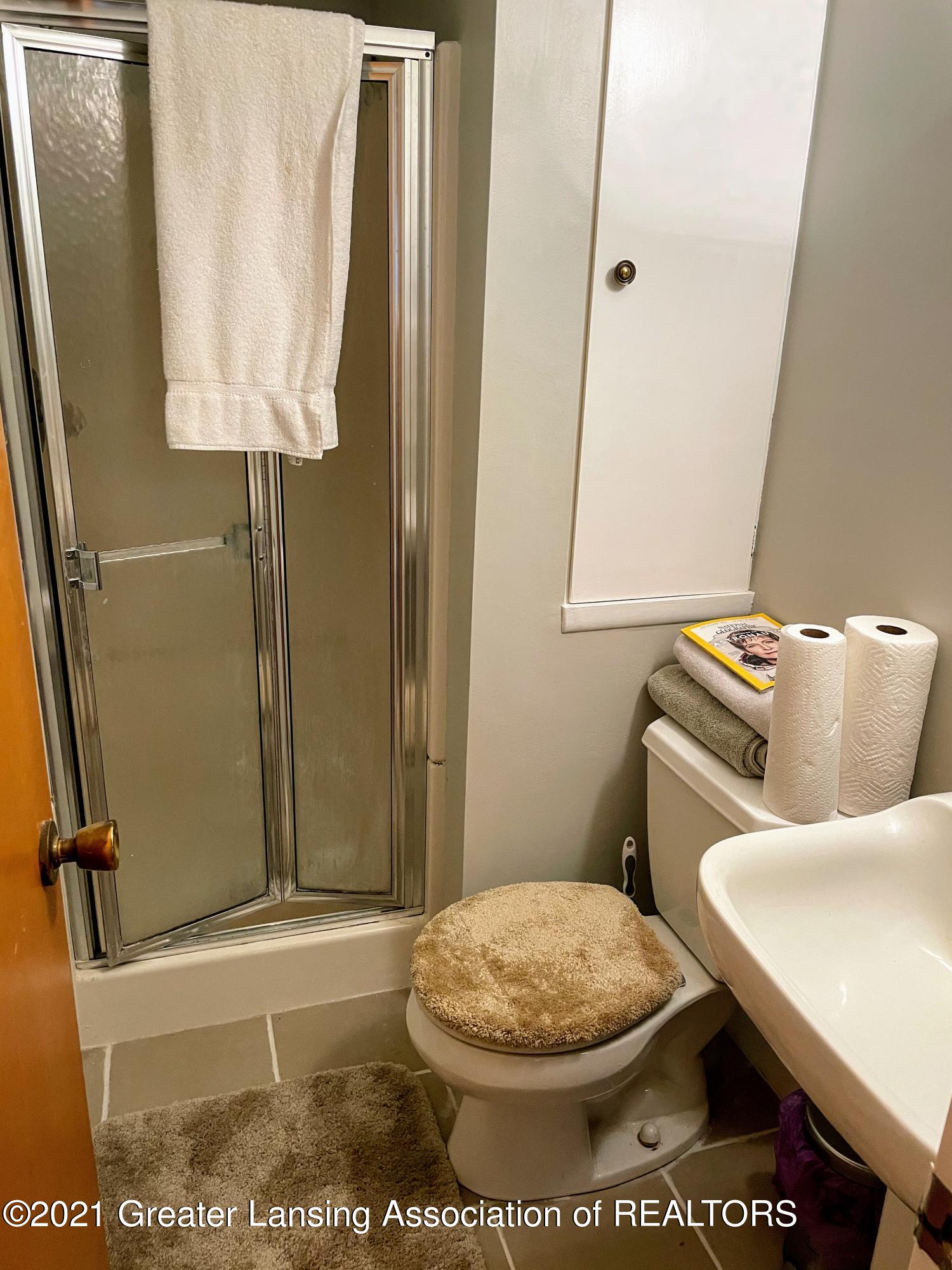 1730 Wellington Road, Unit 4 Lansing, MI 48910 - Photo 33 of 42 IMG_2448