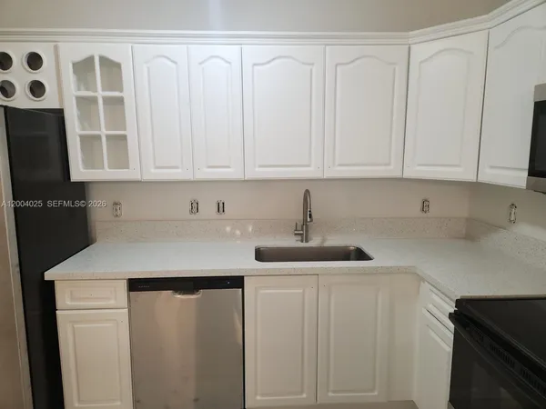 $2,850 | 7570 Northwest 176th Terrace, Unit 7570, Hialeah, FL 33015