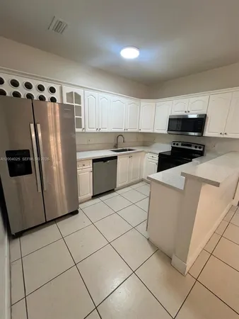 $2,850 | 7570 Northwest 176th Terrace, Unit 7570, Hialeah, FL 33015