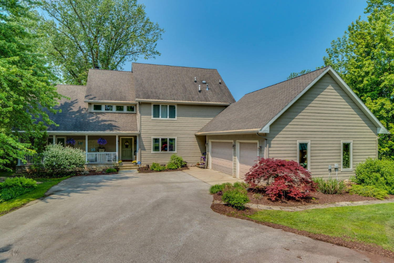 5780 North Watervliet Road Watervliet, MI 49098 - Photo 2 of 6 5780 N Watervliet Rd-large-021-51-Welcom