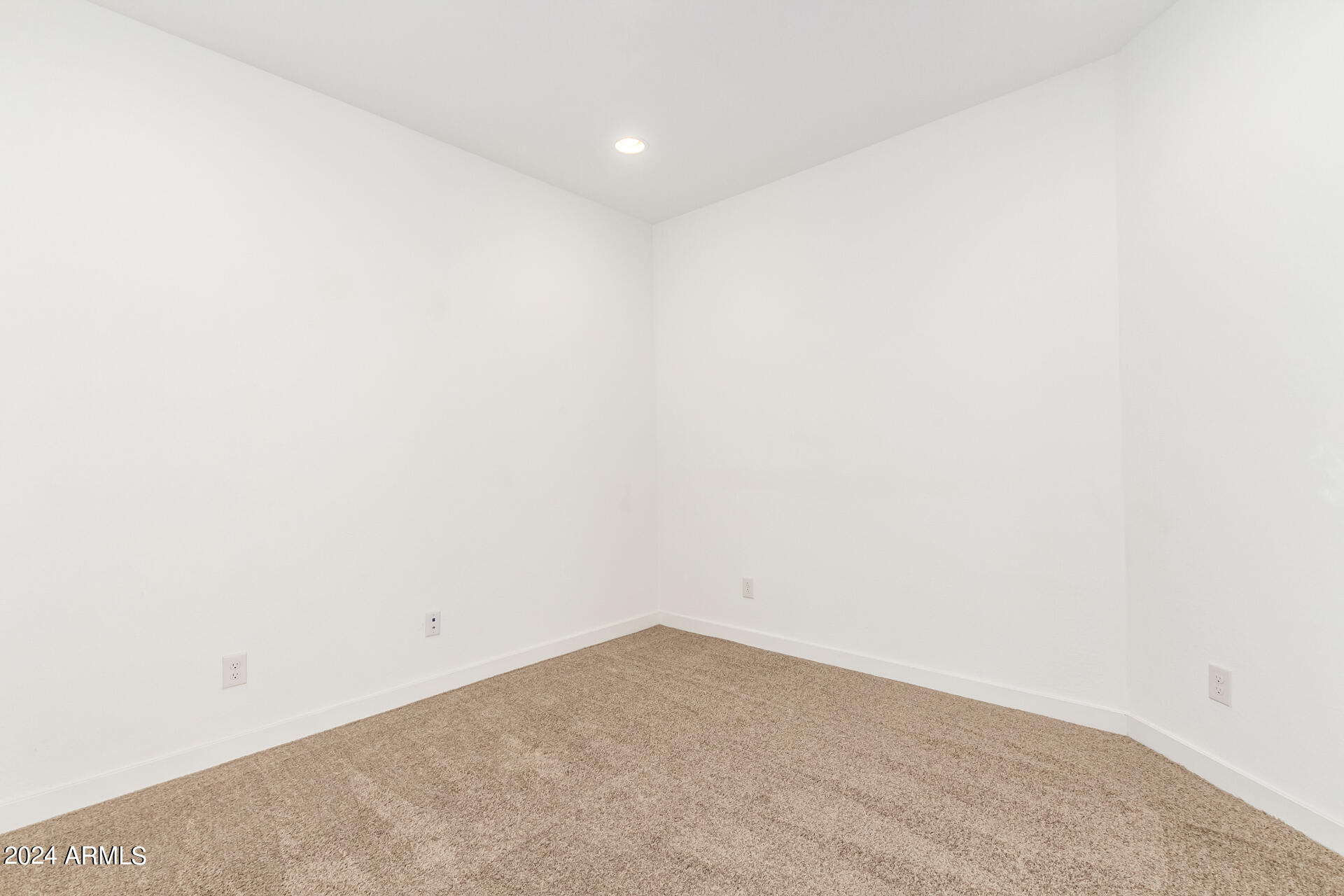9120 West Roma Avenue Phoenix, AZ 85037 - Photo 14 of 53 0027-27 - Roma