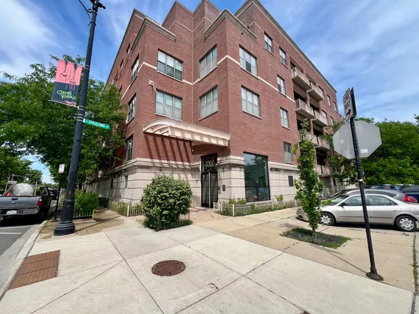 $389,000 | 3300 West Irving Park Road, Unit F3, Chicago, IL 60618