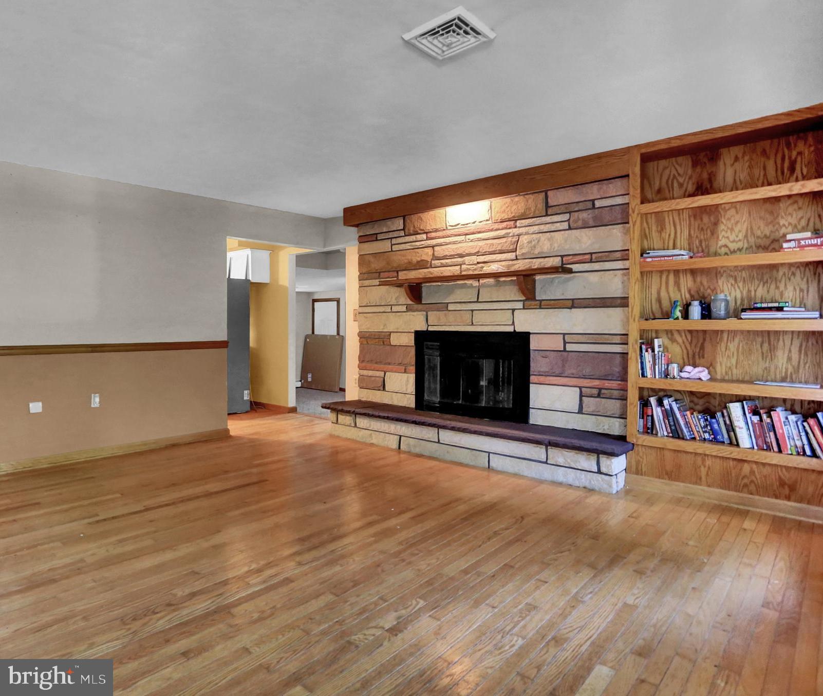 61 Flaharty Road Airville, PA 17302 - Photo 7 of 18 Built-in bookcases