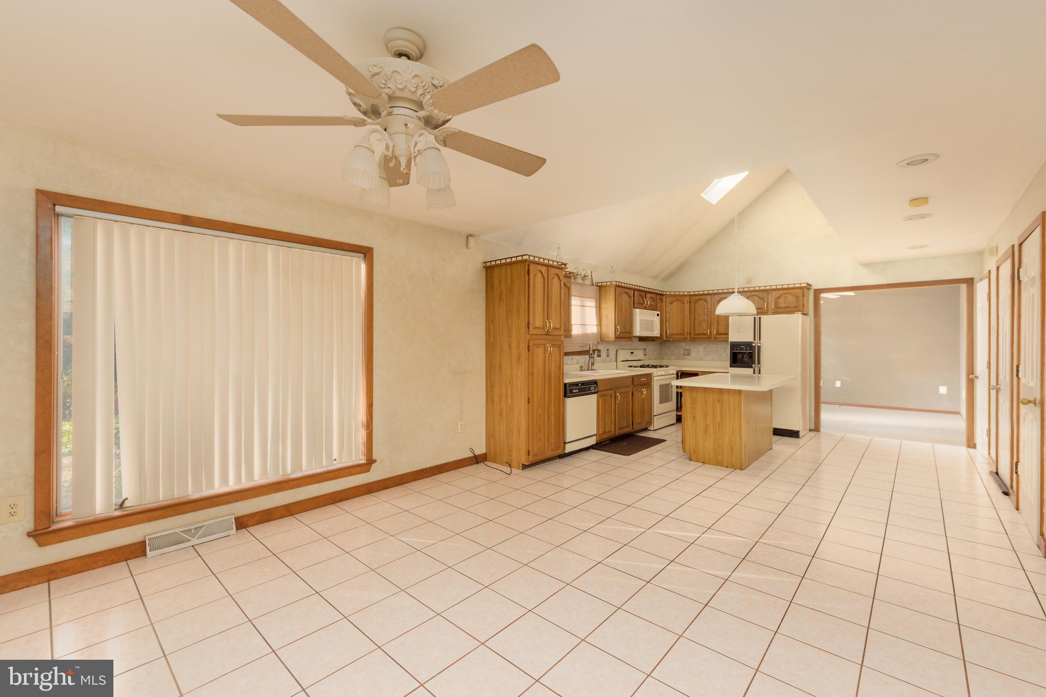 374 Ironstone Ridge Road Lancaster, PA 17603 - Photo 8 of 45