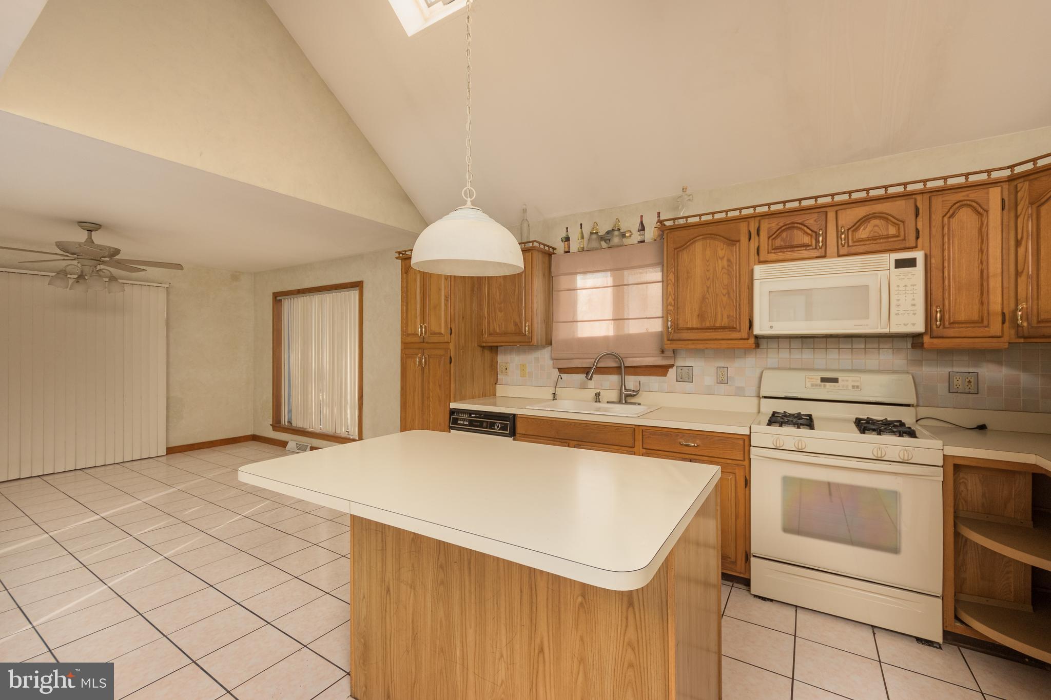 374 Ironstone Ridge Road Lancaster, PA 17603 - Photo 10 of 45