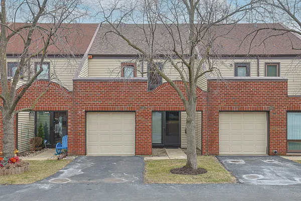 $399,900 | 638 Naples Court, Unit 638, Glenview, IL 60025