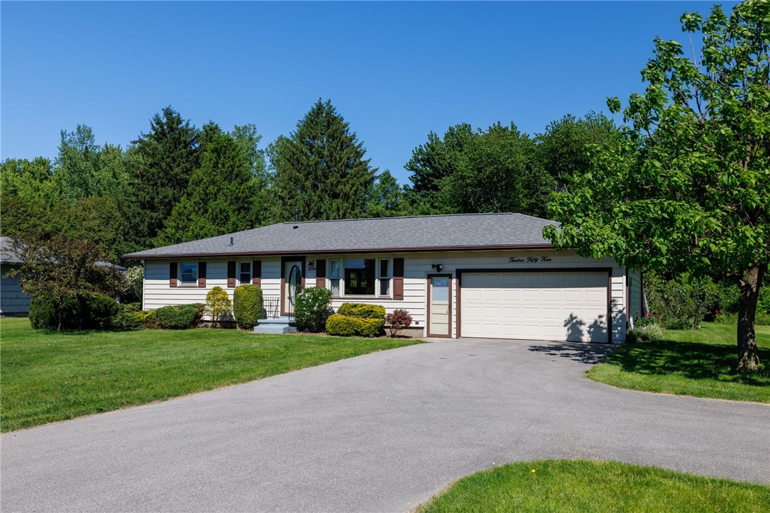 1254 Shoecraft Road Penfield, NY 14580 - Photo 2 of 25