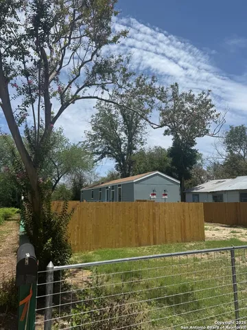 $135,000 | 1510 12th Street, Hondo, TX 78861