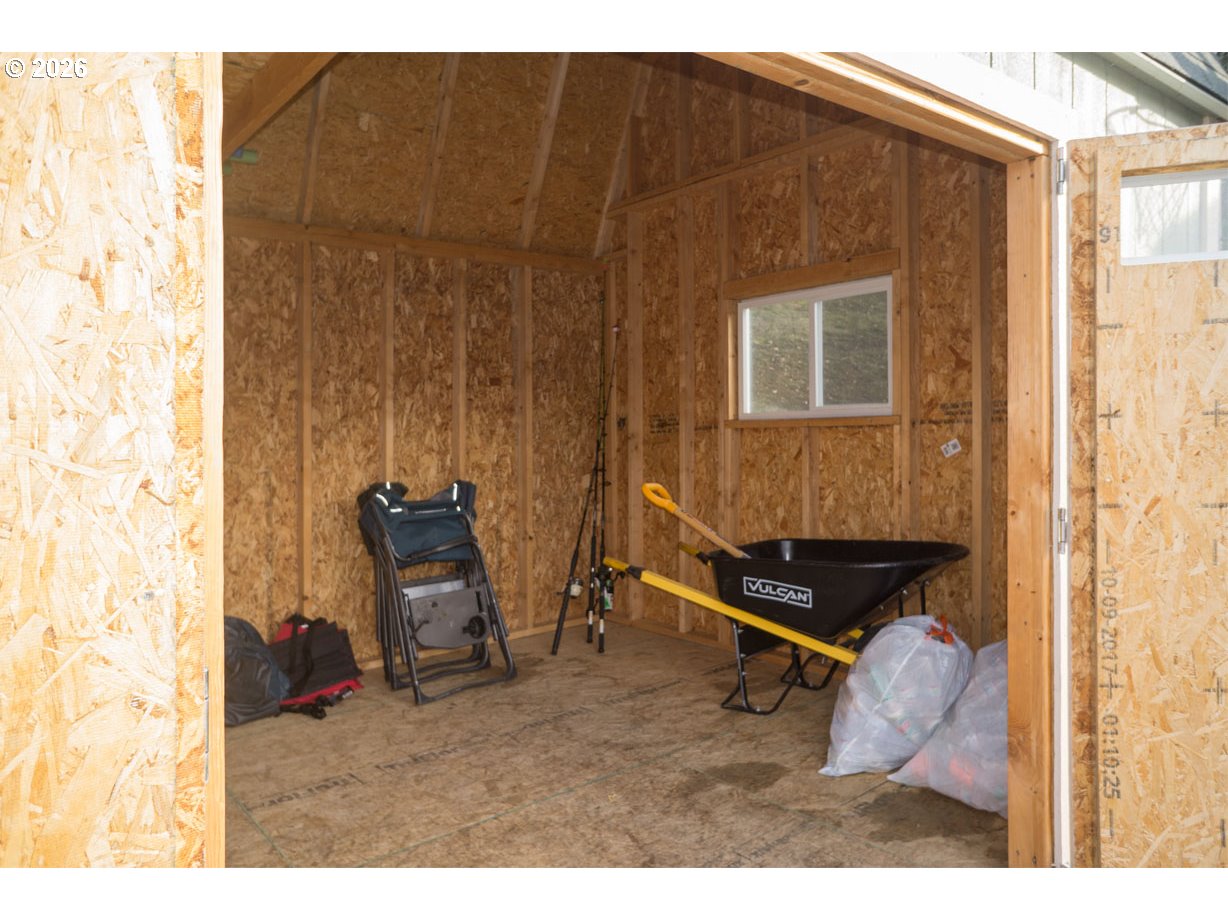 Undisclosed Address Rogue River, OR 97537 - Photo 24 of 34 Shed