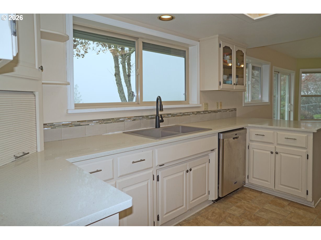 Undisclosed Address Rogue River, OR 97537 - Photo 5 of 34 Kitchen