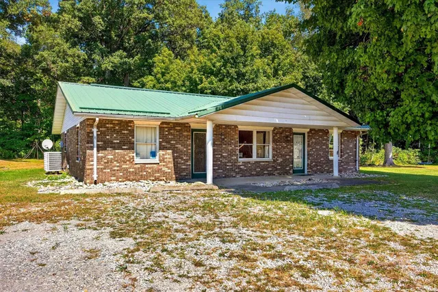 $249,900 | 2082 West State Road, Bloomfield, IN 47424