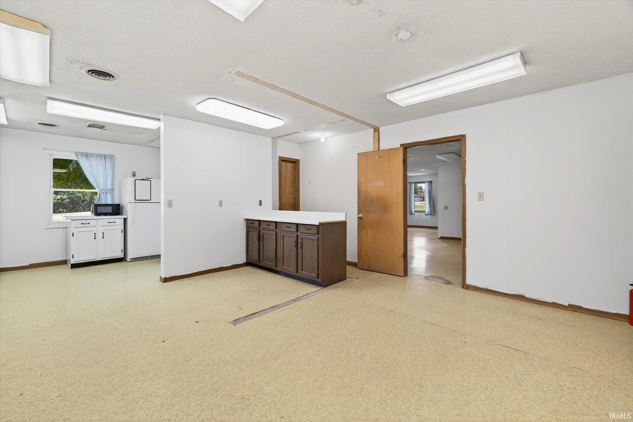 2082 West State Road Bloomfield, IN 47424 - Photo 11 of 34