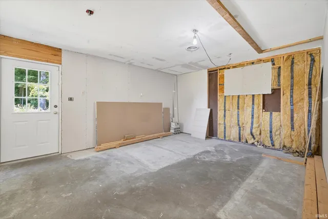 $249,900 | 2082 West State Road, Bloomfield, IN 47424