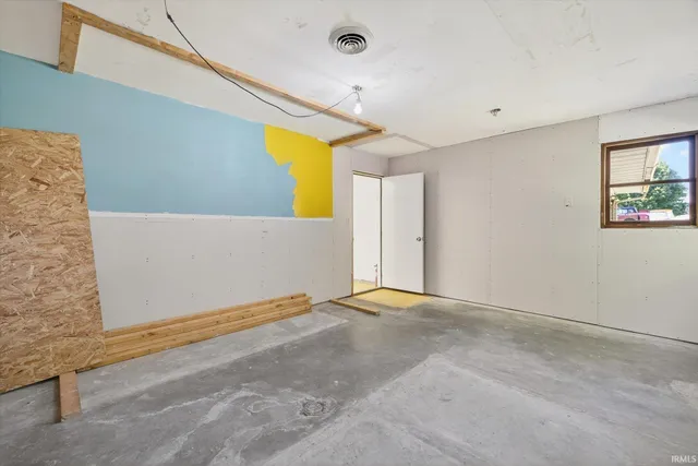 $249,900 | 2082 West State Road, Bloomfield, IN 47424