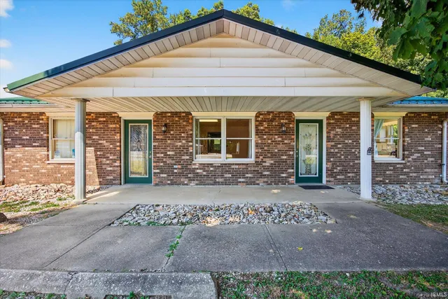 $249,900 | 2082 West State Road, Bloomfield, IN 47424