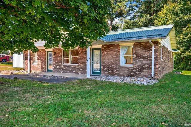 $249,900 | 2082 West State Road, Bloomfield, IN 47424