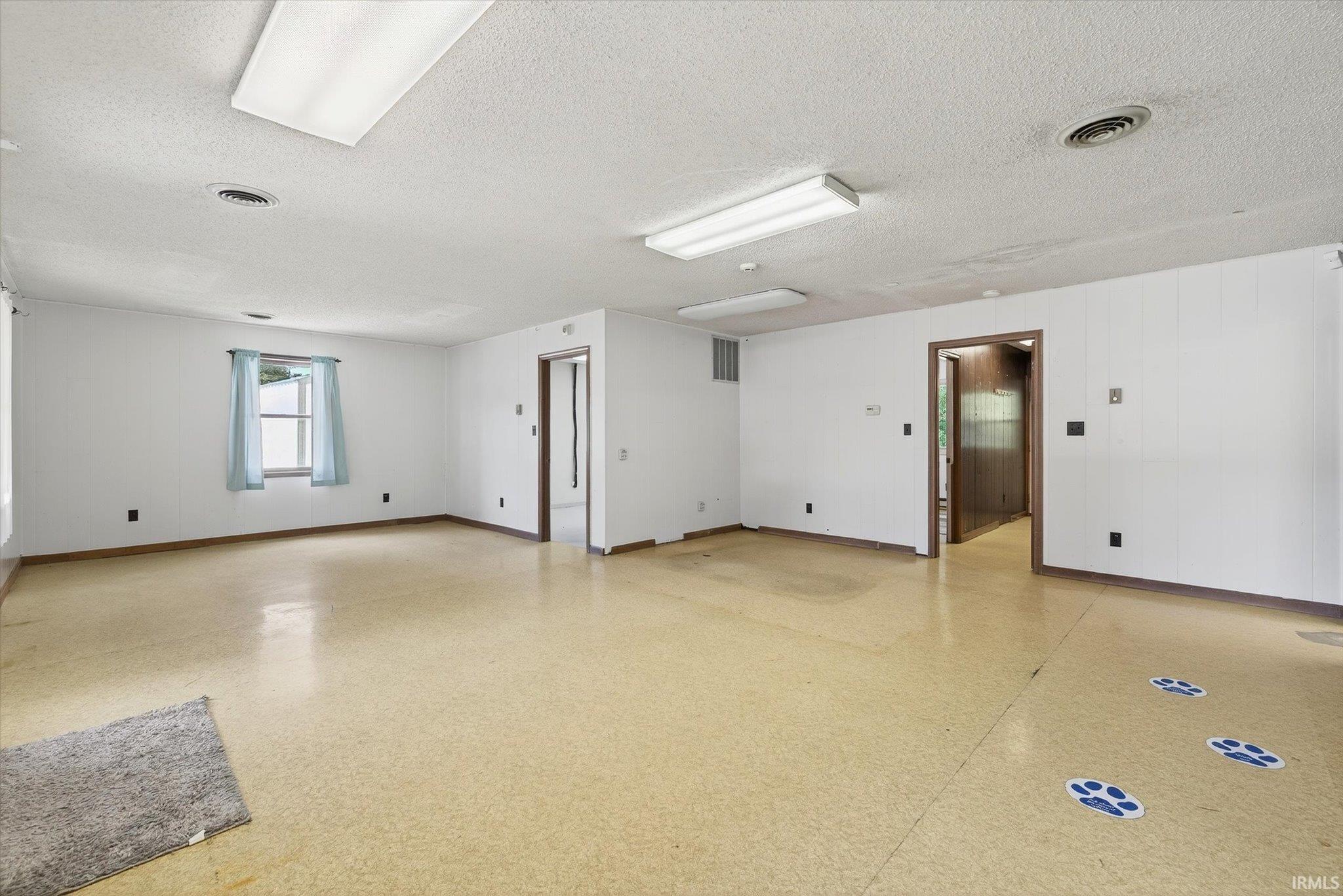 2082 West State Road Bloomfield, IN 47424 - Photo 4 of 34