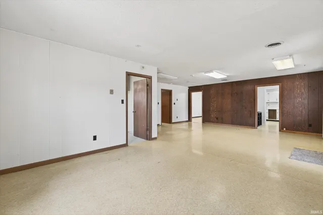 $249,900 | 2082 West State Road, Bloomfield, IN 47424