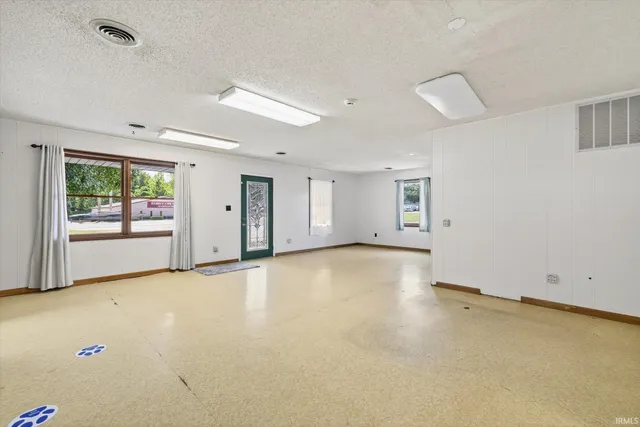 $249,900 | 2082 West State Road, Bloomfield, IN 47424