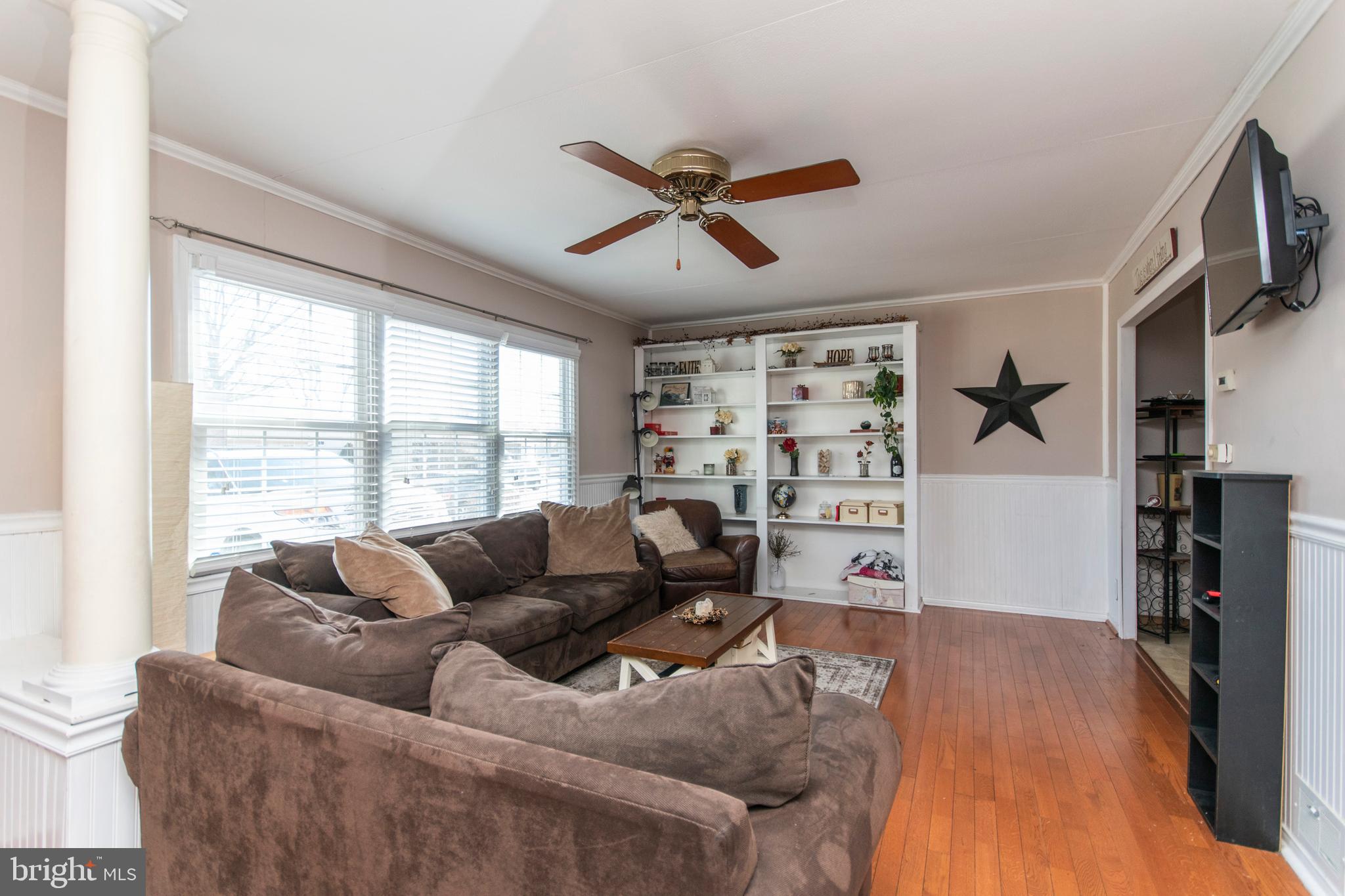 435 Andover Road Fairless Hills, PA 19030 - Photo 3 of 16 Living room