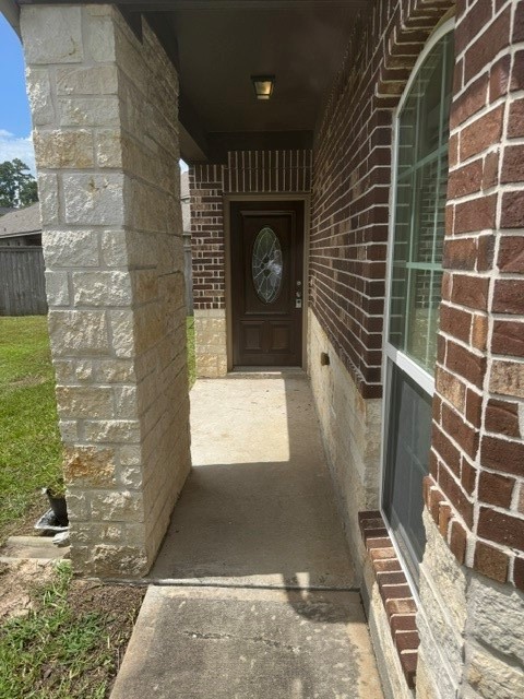 2529 Magnolia Fair Way Spring, TX 77386 - Photo 4 of 32 Left side entry with wood/crystal door.