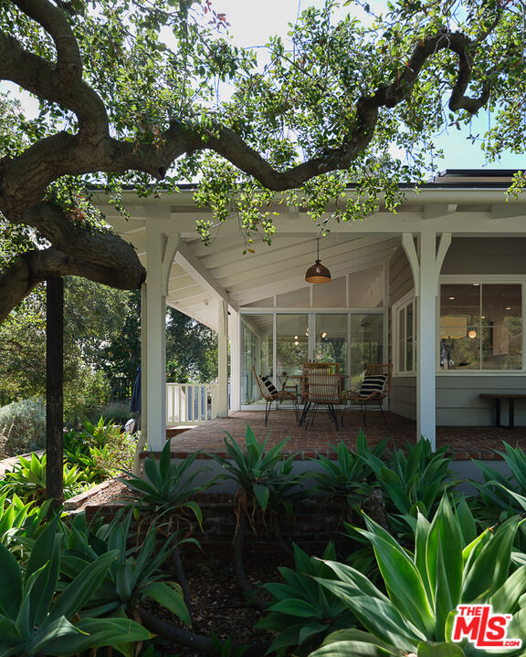 1955 Windover Road Pasadena, CA 91107 - Photo 4 of 62