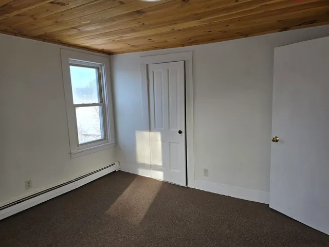 $1,400 | 147-149 Laurel Street, Unit 2, Newport, NH 03773