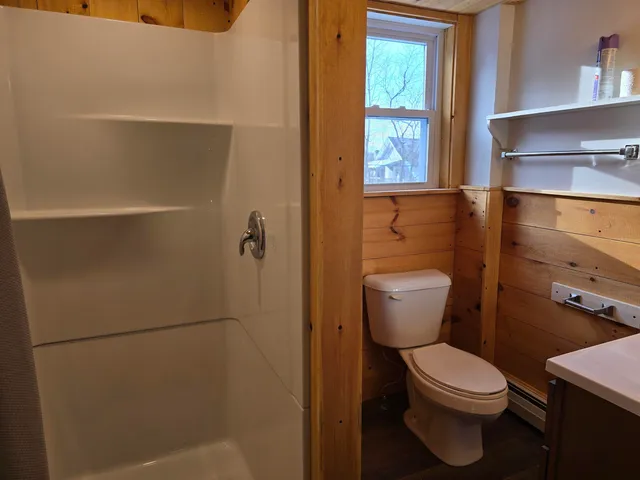 $1,400 | 147-149 Laurel Street, Unit 2, Newport, NH 03773