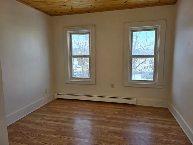 $1,400 | 147 Laurel Street, Unit 2, Newport, NH 03773