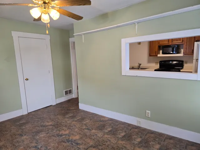 $1,400 | 147-149 Laurel Street, Unit 2, Newport, NH 03773