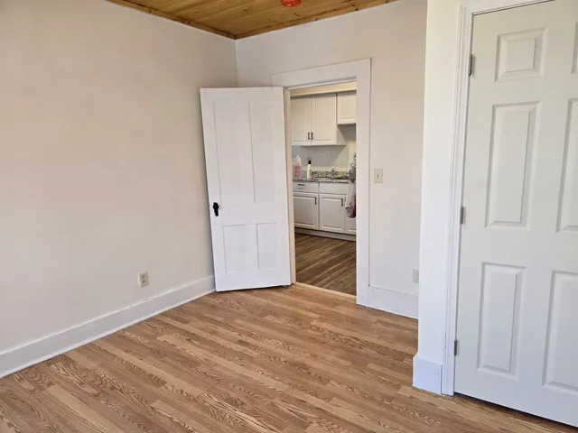 $1,400 | 147 Laurel Street, Unit 2, Newport, NH 03773