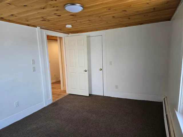 $1,400 | 147-149 Laurel Street, Unit 2, Newport, NH 03773