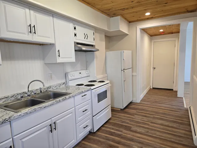 $1,400 | 147 Laurel Street, Unit 2, Newport, NH 03773