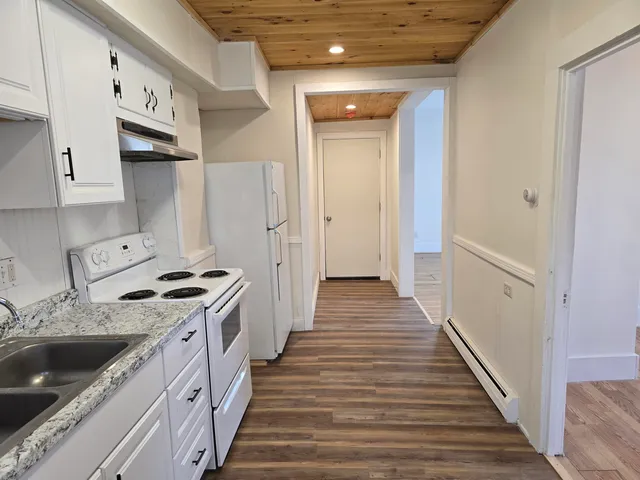 $1,400 | 147 Laurel Street, Unit 2, Newport, NH 03773