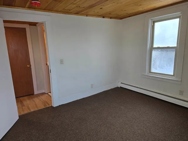 $1,400 | 147-149 Laurel Street, Unit 2, Newport, NH 03773