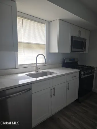 $2,100 | 86 Hackett Boulevard, Unit 2, Albany, NY 12209