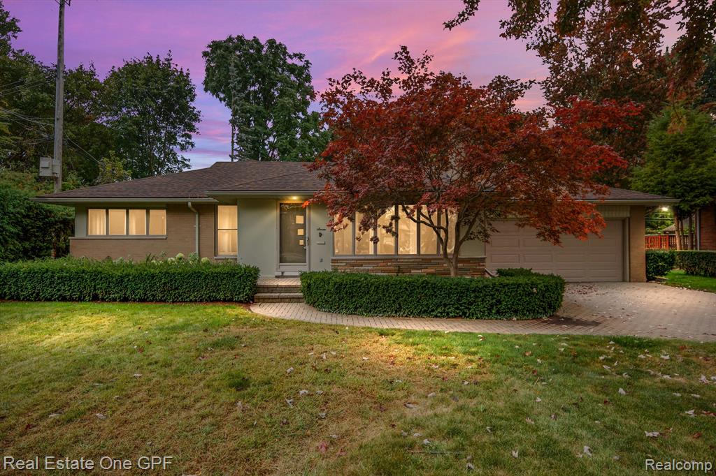 7 Vernier Road Grosse Pointe Shores, MI 48236 - Photo 1 of 25