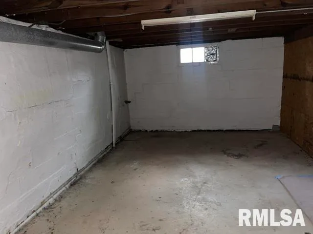 $39,900 | 2104 East Whitmer Street, Decatur, IL 62521