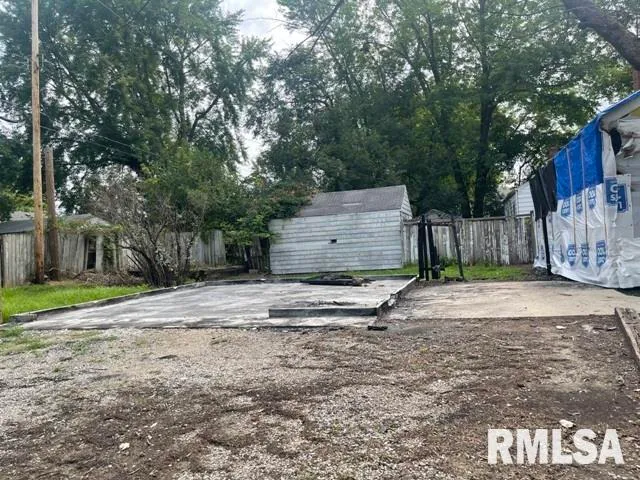 $39,900 | 2104 East Whitmer Street, Decatur, IL 62521