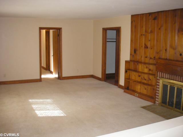 8068 Brown Road Richmond, VA 23235 - Photo 3 of 12 Living Room