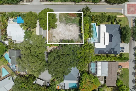 an aerial view of a house having outdoor space